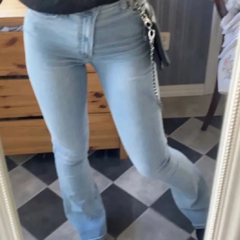 Super snygga jeans från bikbok knappt använda💗. Jeans & Byxor.