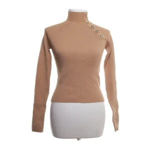 Ribbad polotröja s - Snygg ribbstickad polotröja med guldknappar från Zara  Fint skick 