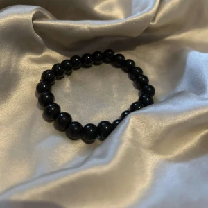 Svart pärlarmband 💘💘 - Svart pärlarmband  Jättefint om man vill ha något extra till sin outfit💕