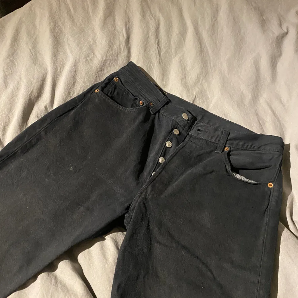Levis jeans, svarta. Herrmodell, straight fit. Levis 501. Storlek 33x32.. Jeans & Byxor.