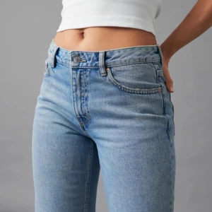 Low straight jeans Gina - Sålda - Skitsnygga lågmidjade jeans från Gina i modellen Low straight💗 i superbra skick 💕 200+frakt
