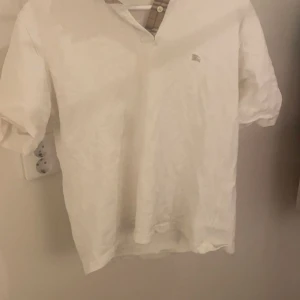 Burberry piké  - Säljer nu min burberry piké  Skick 8/10 inga defekter eller något Pris kan diskuteras 