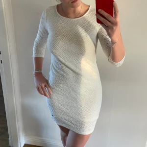 Vit klänning  - Vit klänning🩷