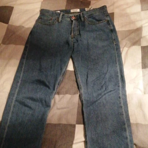 Blåa jack and Jones jeans - Knappt använda så sjukt bra skick. 