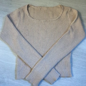 Långärmad ribbad - Ribbad tröja från nakd