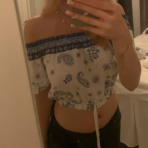 Sommar topp! - Super söt sommartopp som inte kommer till användning!! Köptes utomlands så går ej att få tag i