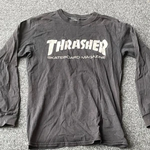 Thrasher longsleeve - Välanvänd. Köparen står för frakt och kan samfrakta😌