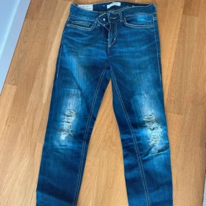 Dondup jeans  - Säljer nu dessa feta dondup jeans. Storlek 28 passar 160. Hör av er vid funderingar eller frågor.
