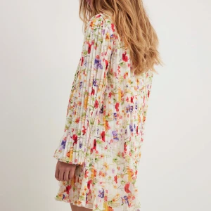 Klänning NA-KD  - Jättefin klänning från NA-KD, oanvänd och prislapp kvar. Slutsåld på hemsidan