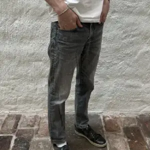 Levi’s 511 W32/L34 Säljer nu dessa schyssta jeans med en skön grå wash då de är för små för mig!