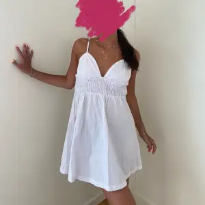 Så unik klänning! ANVÄND EN GÅNG 🤍
