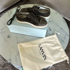 Säljer mina lanvins som är i använt skick men ändå fräscha  - Storlek 42,5, box extra snören och påse fås med 