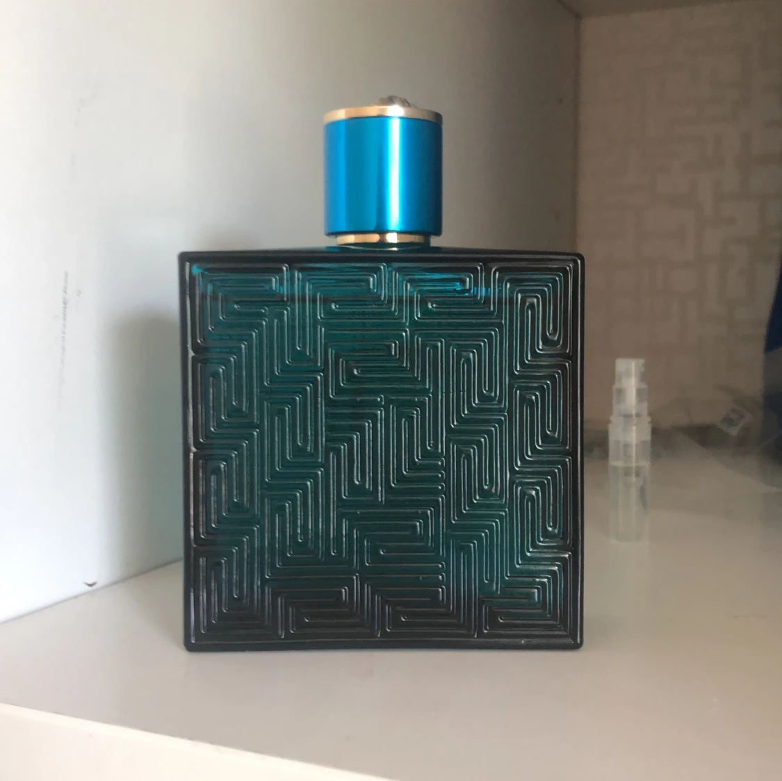 2ml flaska av Versace eros. - 2