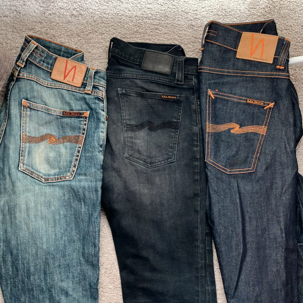 Tja! Säljer mina snygga Nudie jeans. Stlk syns på bilden. Välanvända men har fortfarande mycket att ge. Alla 3 för 550:- eller skriv dm om du vill diskutera priset.. Jeans & Byxor.