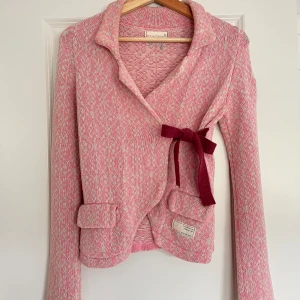 Odd Molly stickad kofta - Varsamt använd kofta i lamull  Inga defekter Storlek 0, skulle säga en xs