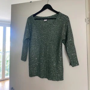 Glitter tröja  - Superfin stickad tröja med paljetter🥂🌸