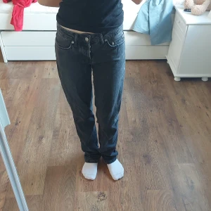 Jeans - Icon jeans från lager 157 Low waist straight leg Knappar istället för blixtlås