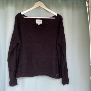 Tröja - Svart stickad långärmad tröja använd några gånger,är i okej skick 