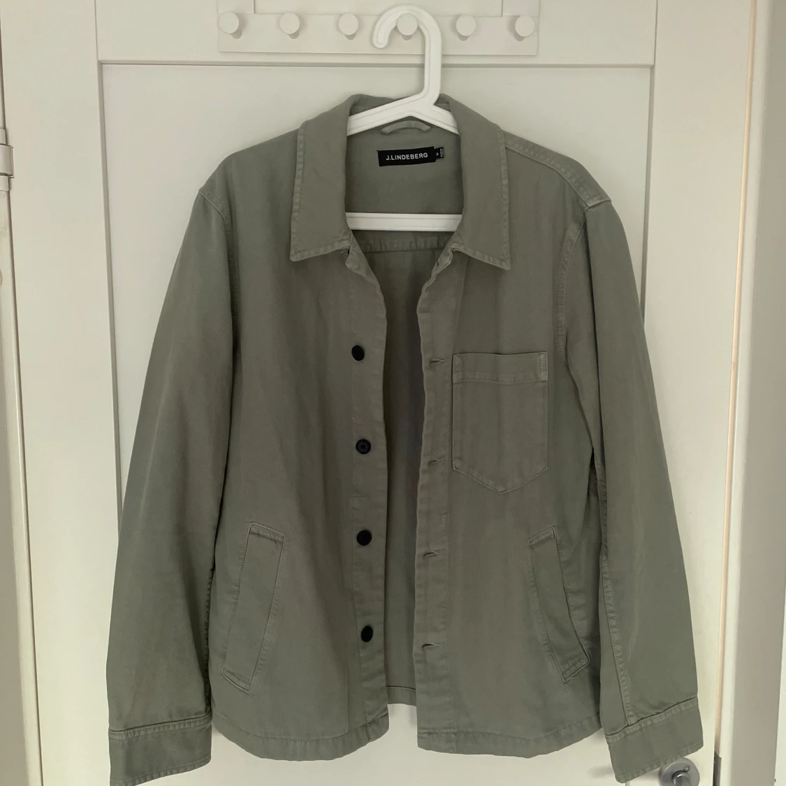 Grön Overshirt från J Lindberg i Storlek M för 399kr