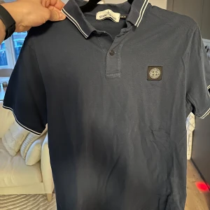 Stone Island Piké  - Storlek Large, använd ett fåtal gånger.  Inga skador på tröjan.