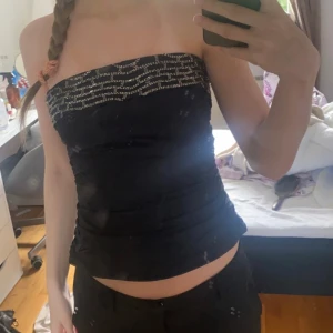 Tubtopp Zara - Så fin men åker ner för mig så säljer den 🥰🥰Xs men passar S också.