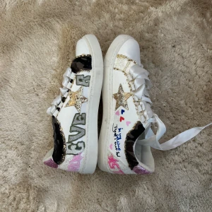 Sneakers  - Egen fixade unika skor💛🫶🏼