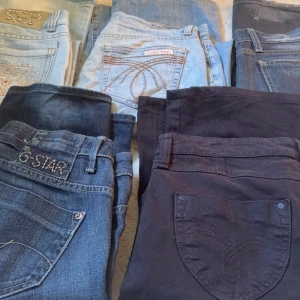 INTRESSEKOLL JEANS!! - lågmidjade bottcut/flare jeans som antingen inte kommit till användning eller ej passar. ringa in de jeans du är intresserade av så får du info om storlek, mått och pris. jeasnen kommer att ligga på 500-600 st då de är bra skick och unika/vintage
