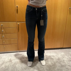 Hunkydory jenas - Säljer mina oanvända blåa Hunkydory jenas. Aldrig använda med lappen kvar. Nypris 1895 säljer för 800. Hunkydory finns inte längre så dessa går inte att köpa annars. 