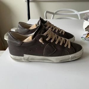 Phillipe Model sneakers - Säljer dessa gråa phillipe model PRSX | Skick: 10/10, Endast testade! | Har begränsat med OG, så först till kvarn! | Sitter oftast 0,5 storlek större. Hör av er vid frågor. |