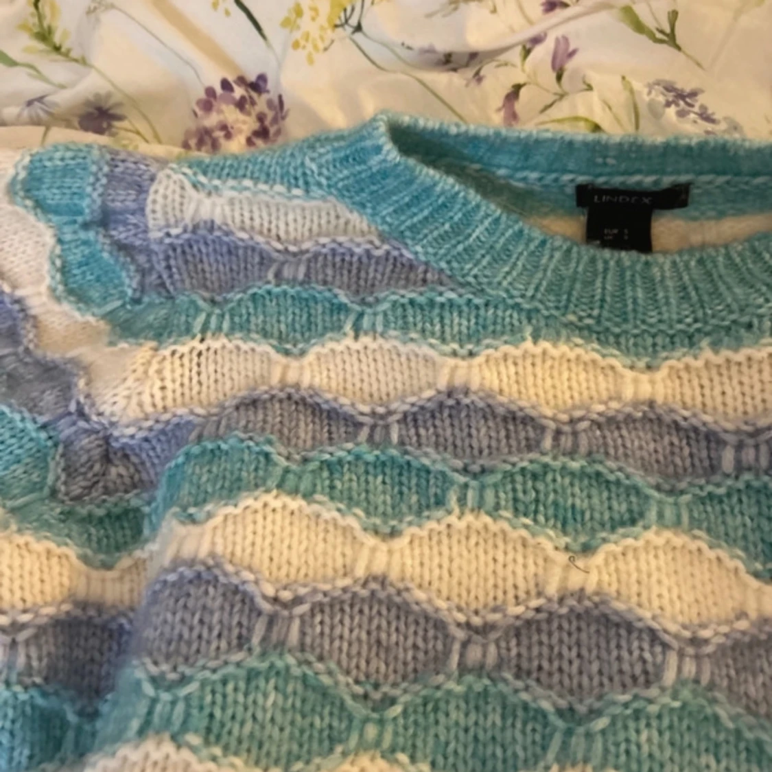 Mönstrad stickad tröja från Lindex - 90