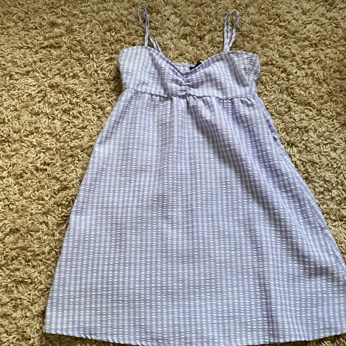 Ljuslila randig klänning från H&M Divided