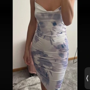 Klänning - Aldrig använd 