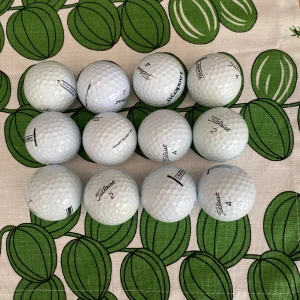 Titliest MIX - Jag säljer Titliest mix bollar med ett mycket bra skick. Inga pro vi 1 ingår!