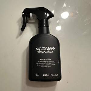 Säljer denna super populära, helt nya body sprayen från lush i doften ”let the good times roll”. Fick hem den idag och den är endast test sprayad en gång, men doften passa inte riktigt mig. Köpte för 365 plus 49 kr frakt! Säljer denna för 320 kr🥰