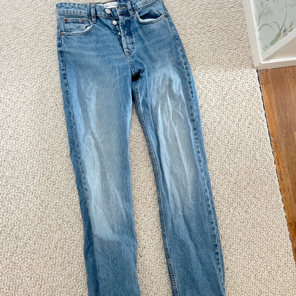 Basic zara jeans strl 36! Så najs tvätt . Jeans & Byxor.