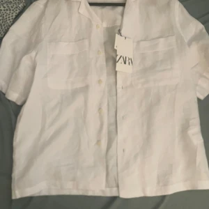 Zara skjorta - Storlek s. Helt ny med tags nypris 500 Vitt 