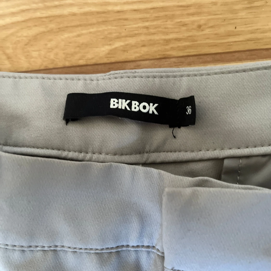 Gråa bikbok kostym byxor - 91
