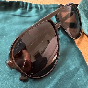Gucci glasögon - Gucci glasögon, Använda nån enstaka gång. Inte en ända repa på glaset, nyskick!!