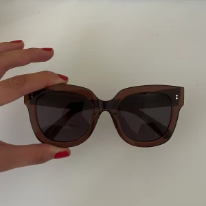 Chimi solglasögon  - Jag säljer dessa skitsnygga glasögon från chimi eyewear i modellen COCO 008.  Orginalpris 1495 kr💕 Inga skador