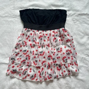 Tubetop - axelbandslös somrig topp  Vid köp av bundle får du rabatt💛