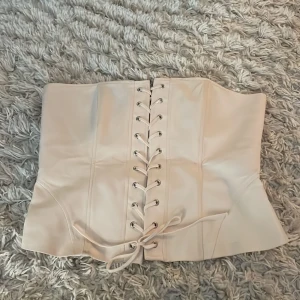 Zara korsett - Korsett från zara bra skick st M, ljusrosa nästan vit
