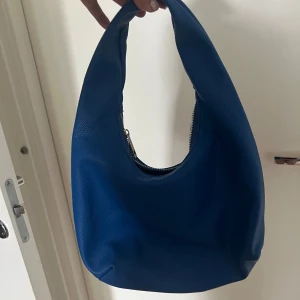 Vero moda, väska - Aldrig använd och är i nyskick. Väldigt rymlig väska. 