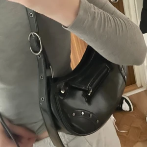 Väska - Så himla fin väska från zalando, jättemycket utrymme💕