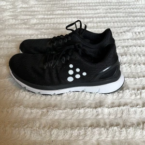 CRAFT Shoes  - Mycket bra skick, endast provade.