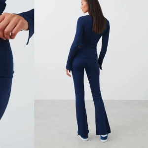 Yoga Pants - Säljer mina yoga pants då de ej sitter som jag vill. Använda typ 20 ggr, fint skick.  Lite för långa för mig , jag är 164. Kan skickas mot fraktkostnad, eller mötas i Markaryd/Örkelljunga. Nypris 359:-  Kan även bytas mot samma färg i stl S.  