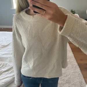 Stickad tröja - Skön sticksd tröja från zara med fint mönster💕strl 164 men passar xs.