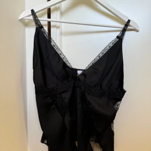 Topp med spets - Oanvänd.