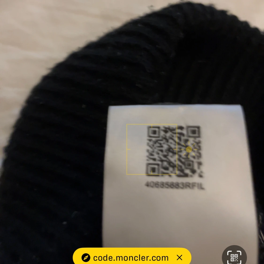 Moncler mössa  - 90