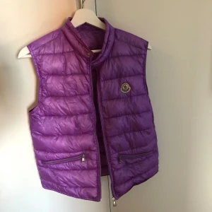 Moncle väst - Moncler väst, 10/10 skick, 100% autentisk