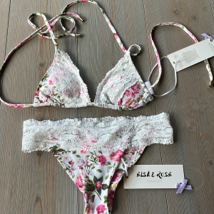 Elsa & Rose bikini S - Bikini från Elsa and Rose med scrunch、ny med taggar kvar。